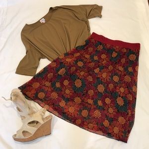 NWOT LuLaRoe “Lola” Skirt, Floral design, size M